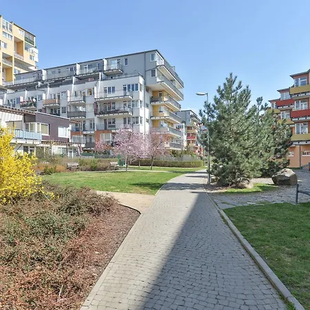Apartment Guestin 3room Family @ Podebradska *