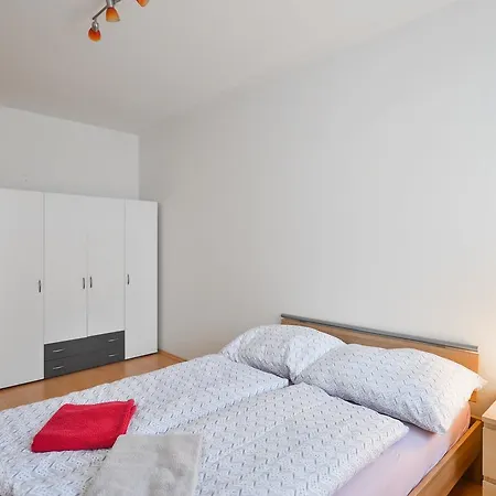 Apartament Guestin 3room Family @ Podebradska