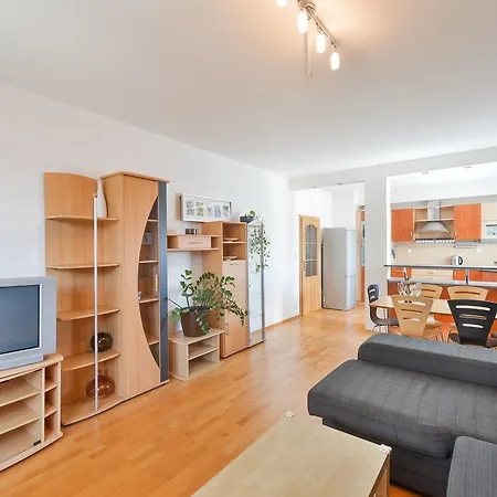 Guestin 3room Family @ Podebradska Apartament *