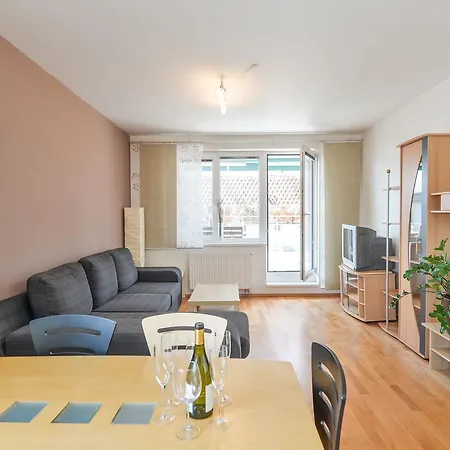 Guestin 3room Family @ Podebradska Prague