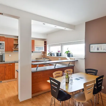 Apartament Guestin 3room Family @ Podebradska *